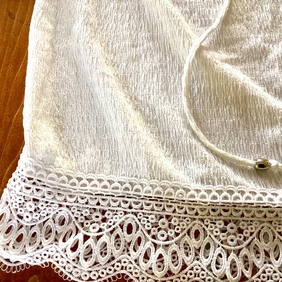 Beautiful White Boho Top with Lace Trim - Picture 8 of 9